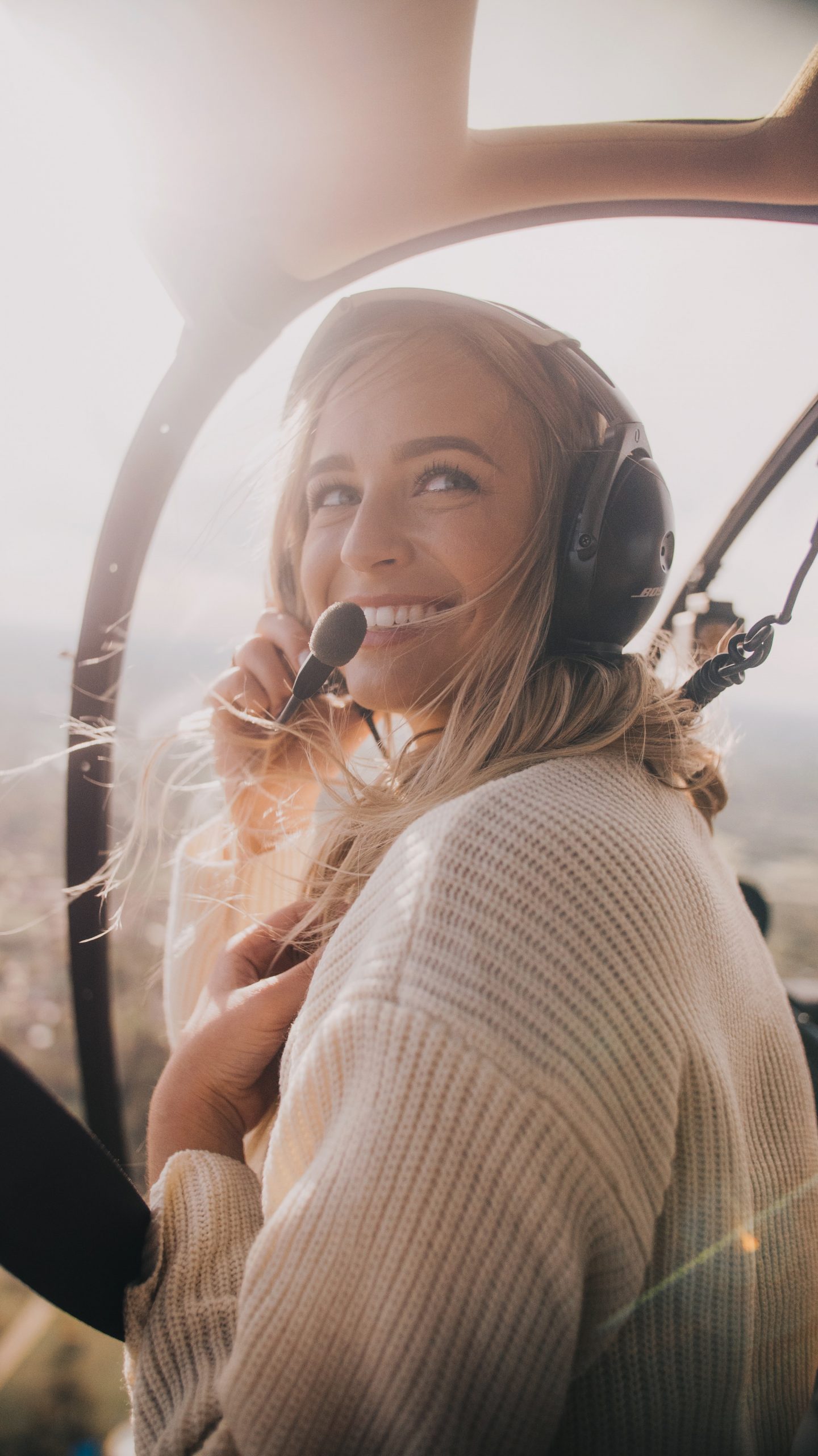 【FAQ】ヘリコプターのフライト中は会話ができますか？